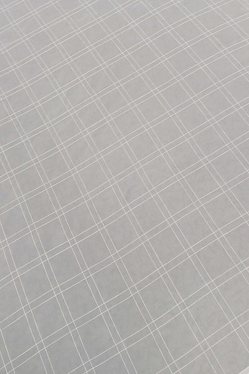 Voile zavesa belo karo s krem nitjo