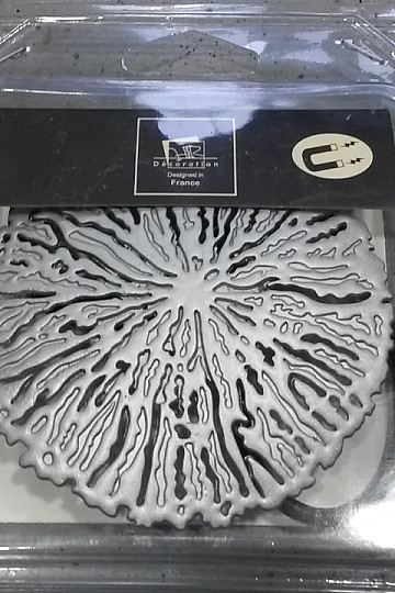 Magnet CORALLY srebrna viseča kravata