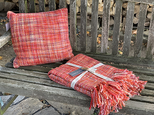 Luksuzna okrasna blazina YARA RED rdeča
