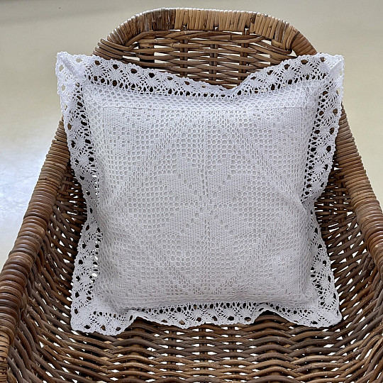 Čipkasta okrasna prevleka LACE bela