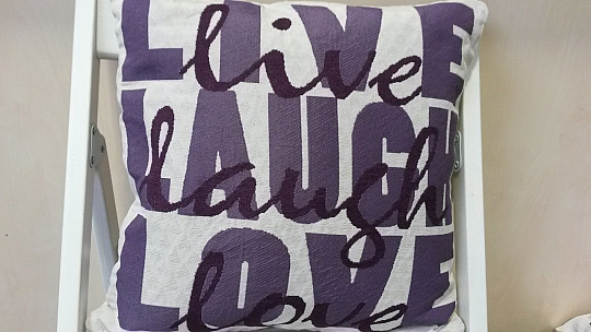 Okrasna prevleka za vzglavnik LIVE PURPLE
