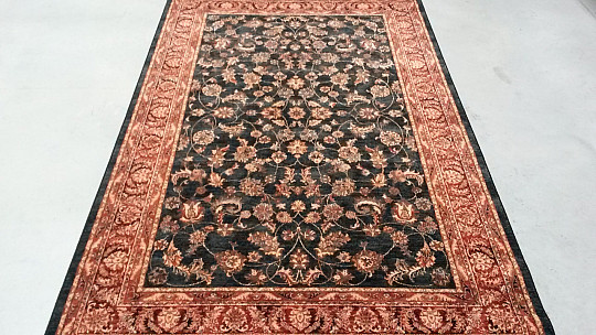 Luksuzne volnene preproge ROYAL vsestransko cvetlično zelene/črne