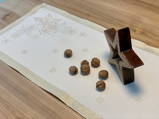 Božični pogrinjki in šali GOLDEN CHRISTMAS