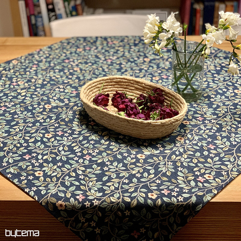 Tapiserijski prt in šal DREVO SREČE po celotni površini MODRA