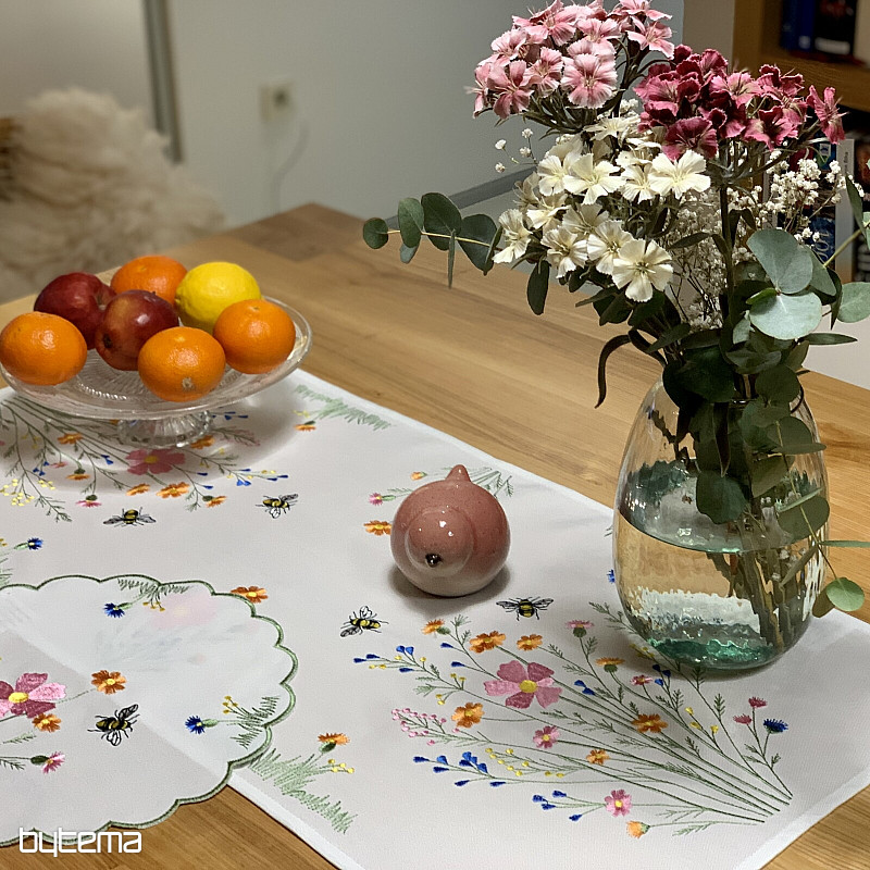 Vezen prt in šal Travnik in čebele