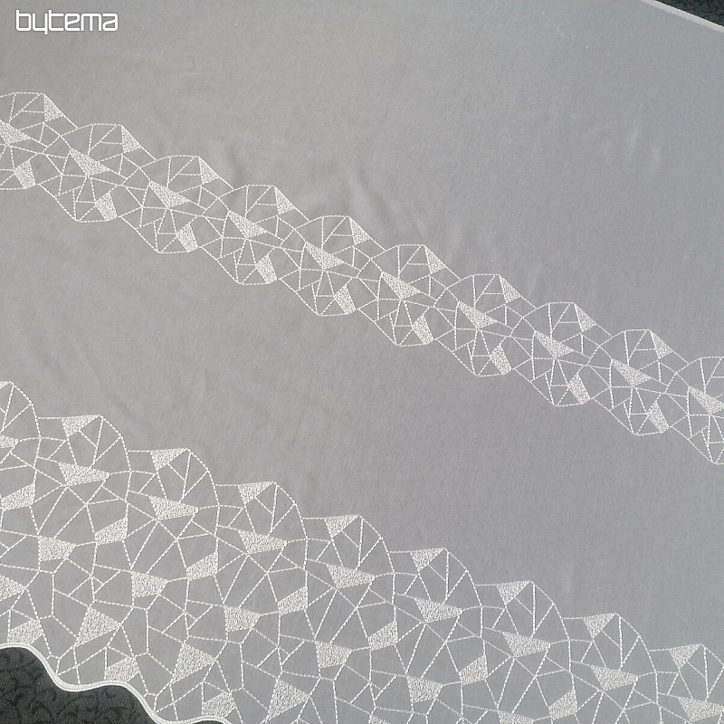Voile zavesa z vezenino V302