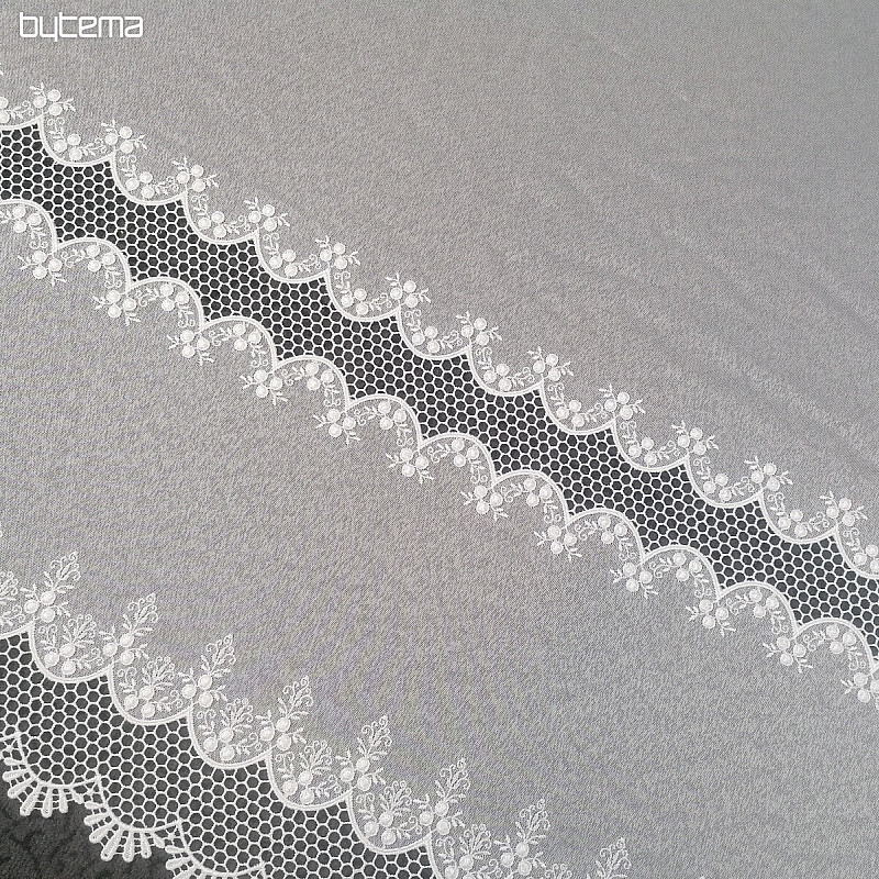 Zavesa z vezenino V109