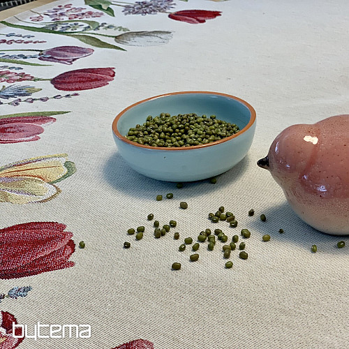 Okrogel tapiserijski prt TULIPANI POMLAD III