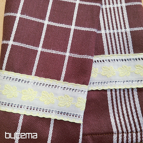 BABIČINE RJAVE BRISAČE Z LISTI