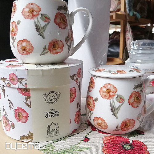 Debela porcelanasta skodelica divjega maka