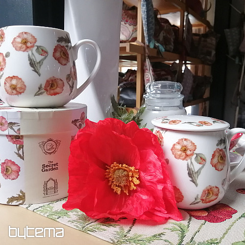 Debela porcelanasta skodelica divjega maka
