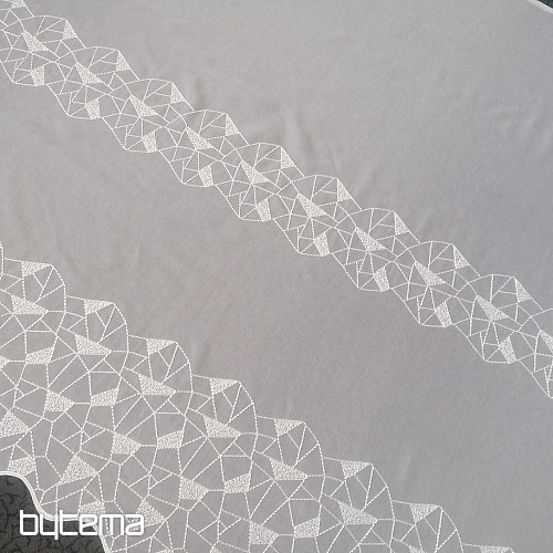 Voile zavesa z vezenino V302