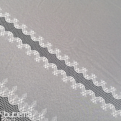 Zavesa z vezenino V109