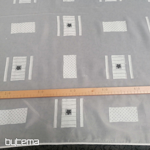 Bež-siva kockasta voile zavesa 180